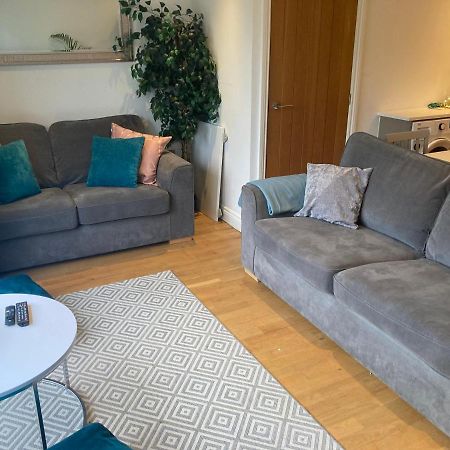 Bevendean Beach Hut - Modern 5 Bedroom House, With Parking 브라이턴 외부 사진