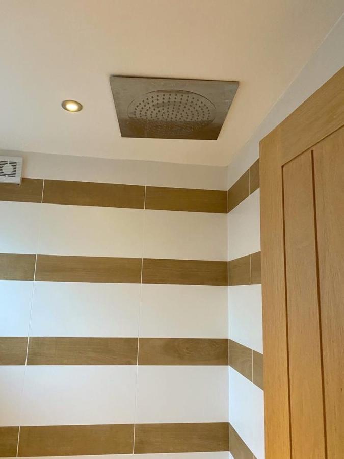 Bevendean Beach Hut - Modern 5 Bedroom House, With Parking 브라이턴 외부 사진