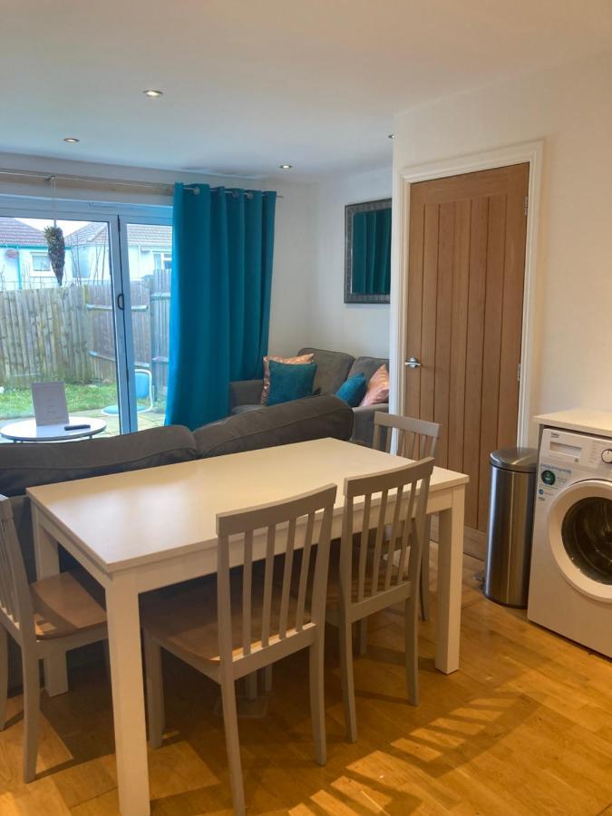 Bevendean Beach Hut - Modern 5 Bedroom House, With Parking 브라이턴 외부 사진